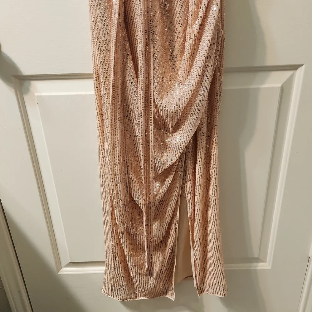 Grace One-Shoulder Shimmering Dress in Gold - Picture 2 of 4